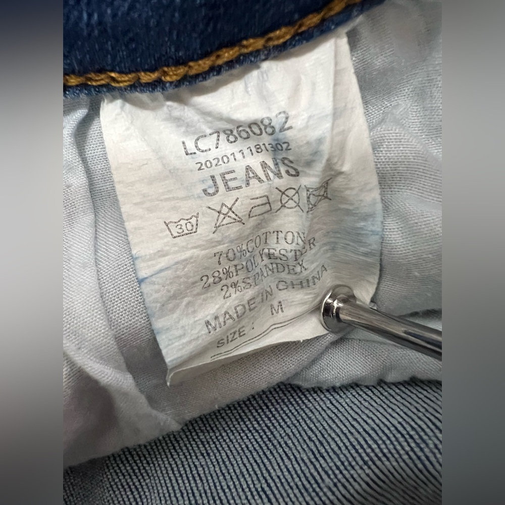 Distressed Jeans - Picture 5 of 7